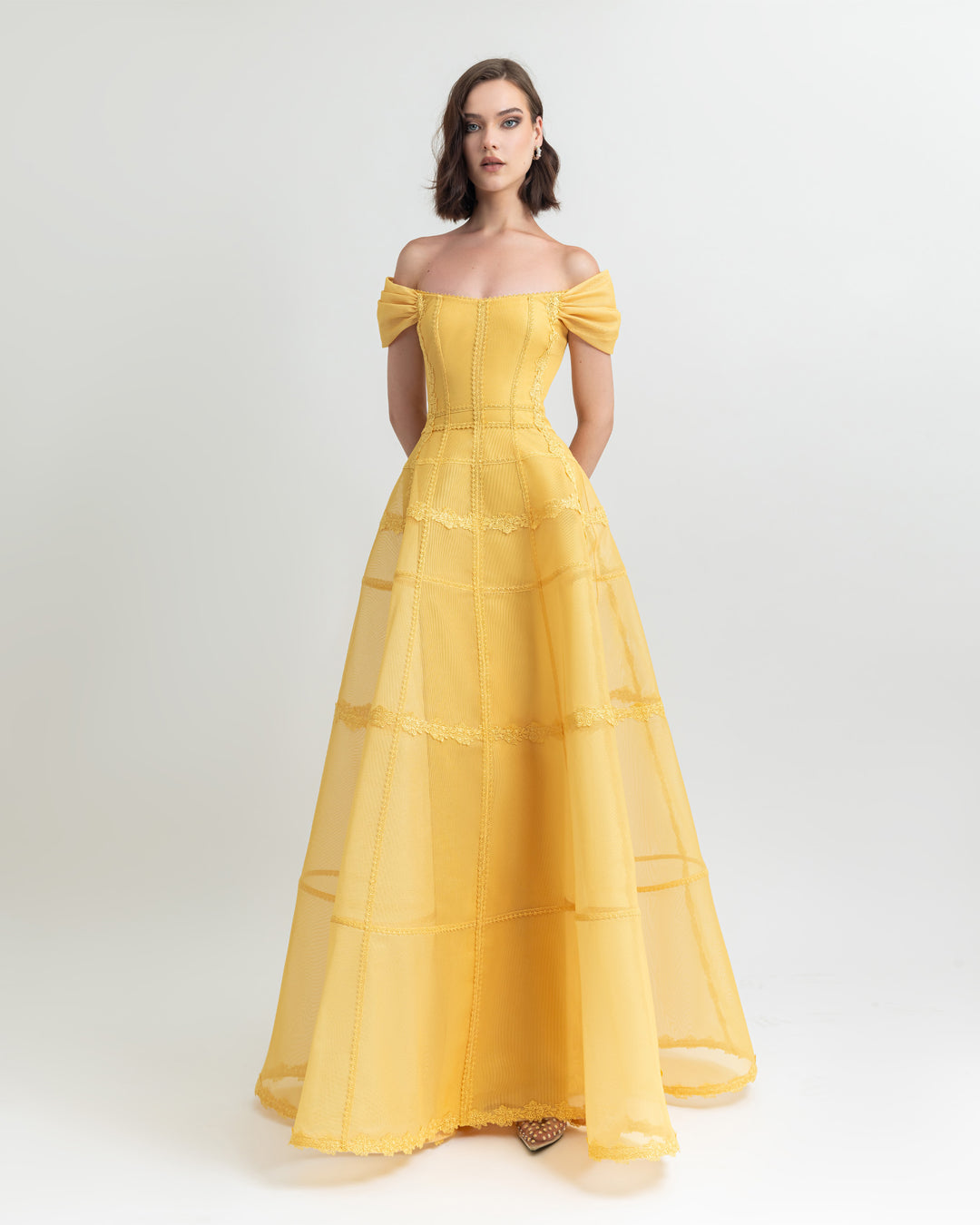 An off-shoulders corset wide long dress in yellow mesh.