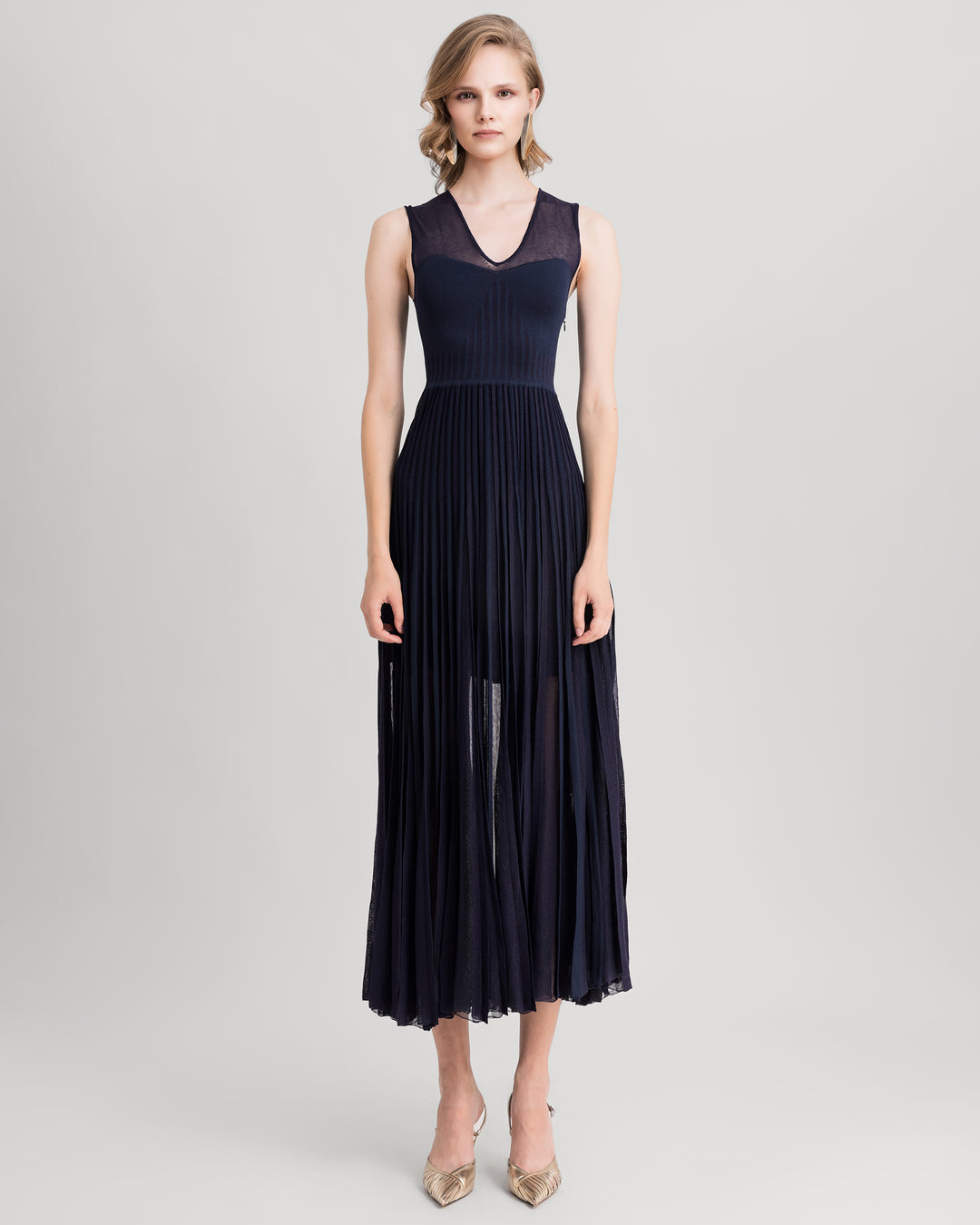 A V-neckline with heart shape design navy knit midi dress.