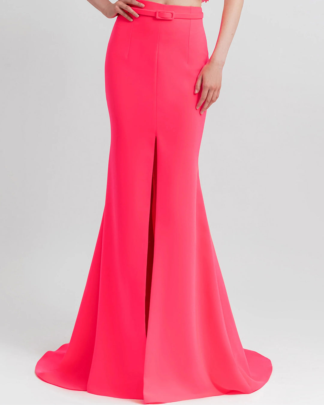 A modern pink mermaid-cut skirt and a detachable belt.