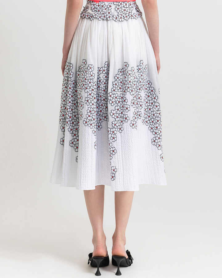 The back of a white jacquard midi flared skirt with flower motifs.