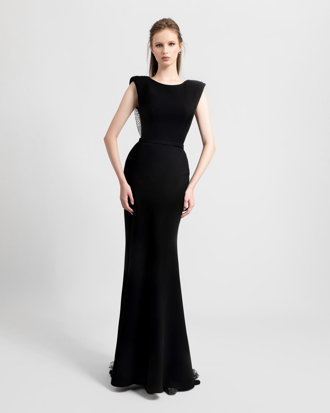 A padded shoulders slim-cut black evening dress featuring.