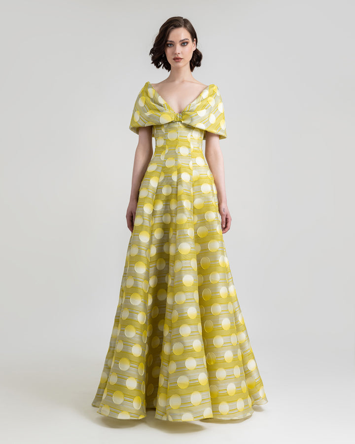 A bow-like upper part flared yellow evening dress.